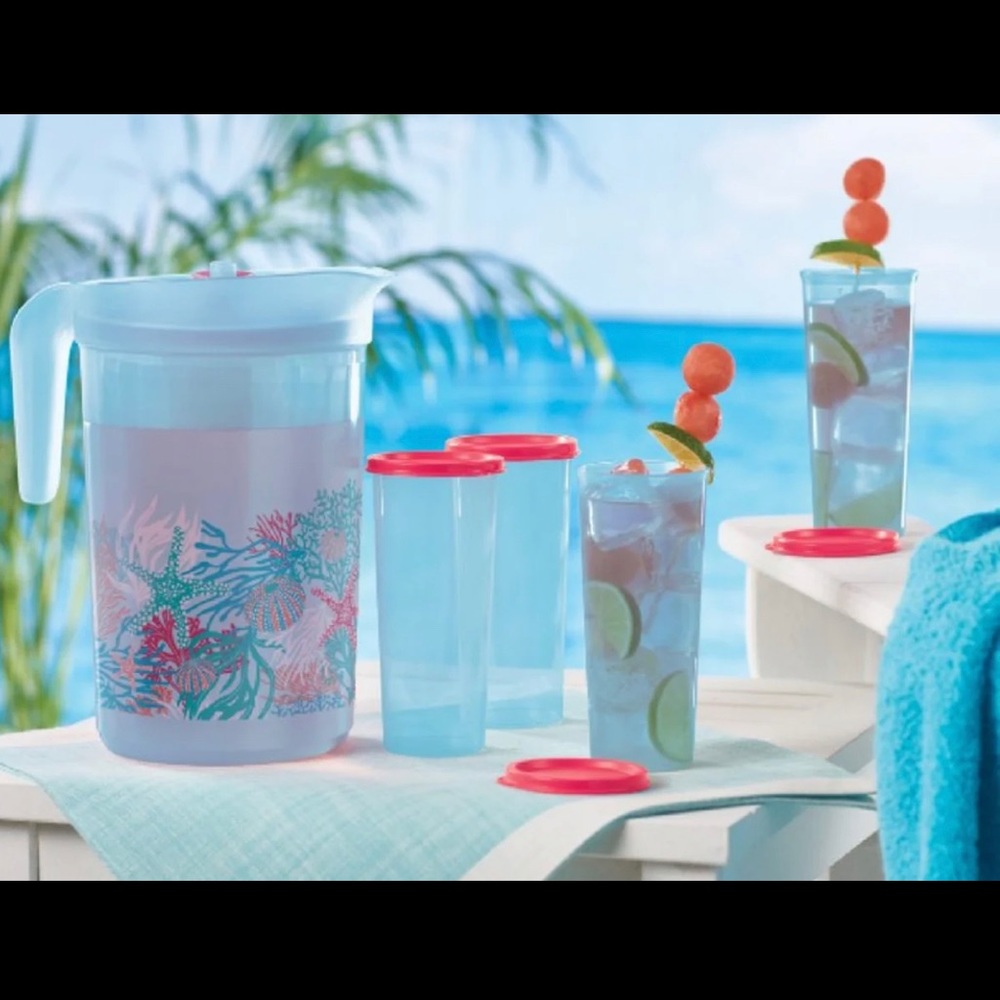 Tupperware Treasures of the sea pitcher/4 tumblers